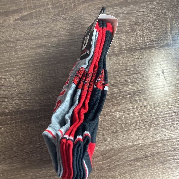 NWT Mens Size 6-12 NBA Chicago Bulls 3 Pair Low Cut Socks - Picture 9 of 9